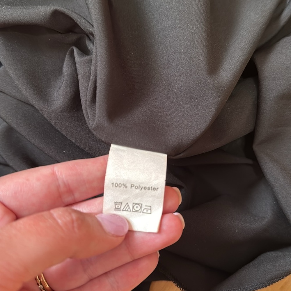 Elegant Black Dress - Picture 4 of 5